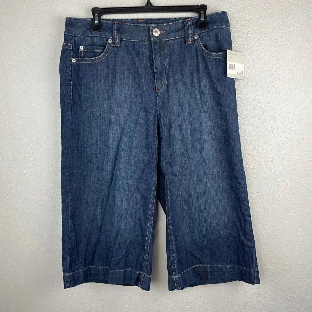 NWT Liz Claiborne Denim Cropped Pnats Size 10
